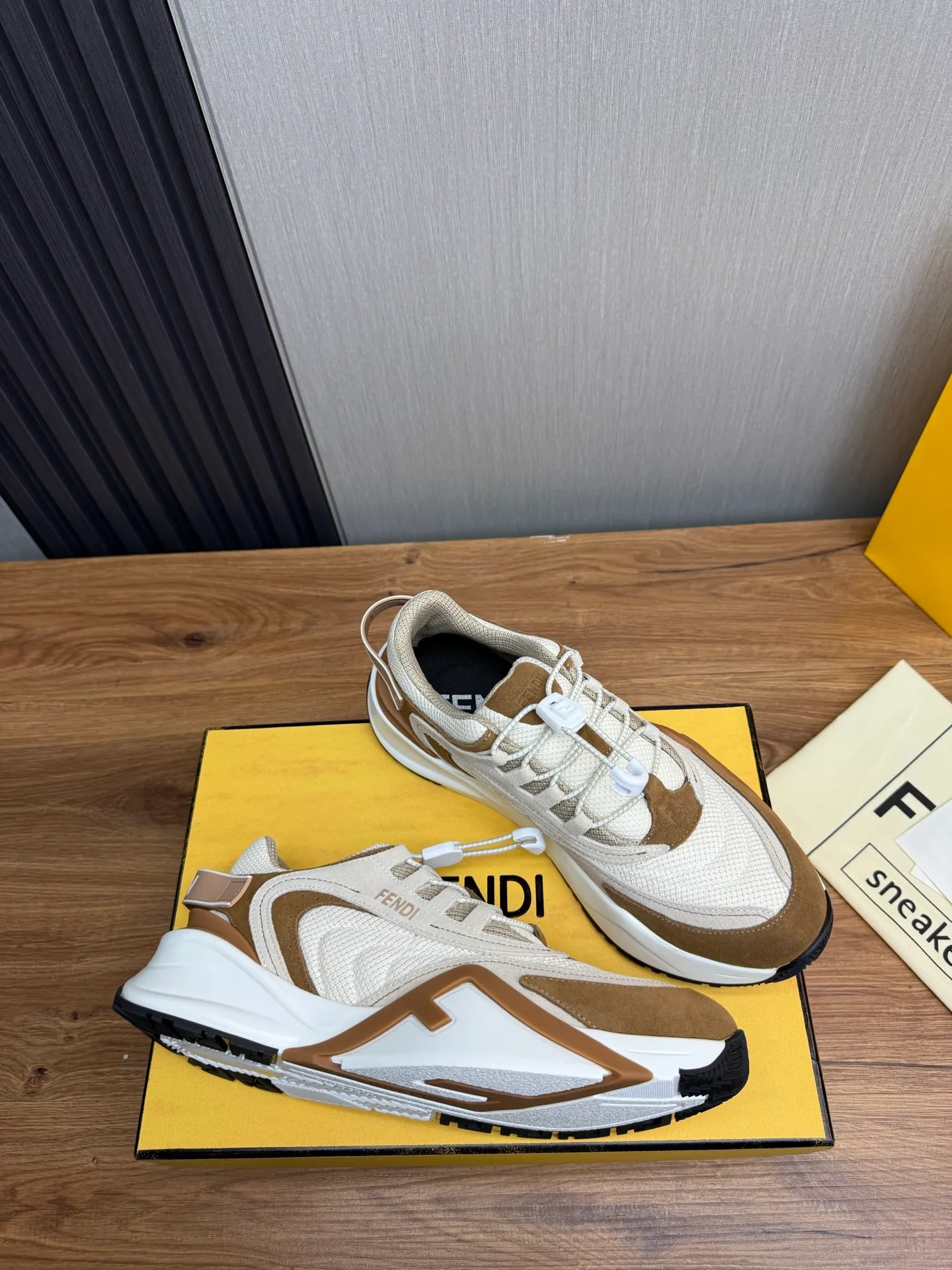 Men's men's shoes 💰560💰 Fendi [Fendi] hot style is on the market 🔥Fashionable casual men's shoes 🔱 Made of original brand fly knit fabric. Original cowhide + breathable mesh lining + sheepskin feet. Perfect shape and top quality, you deserve it 🔜Original rubber outsole, ultra-light, non-slip and wear-resistant 👣 Standard size 38-44